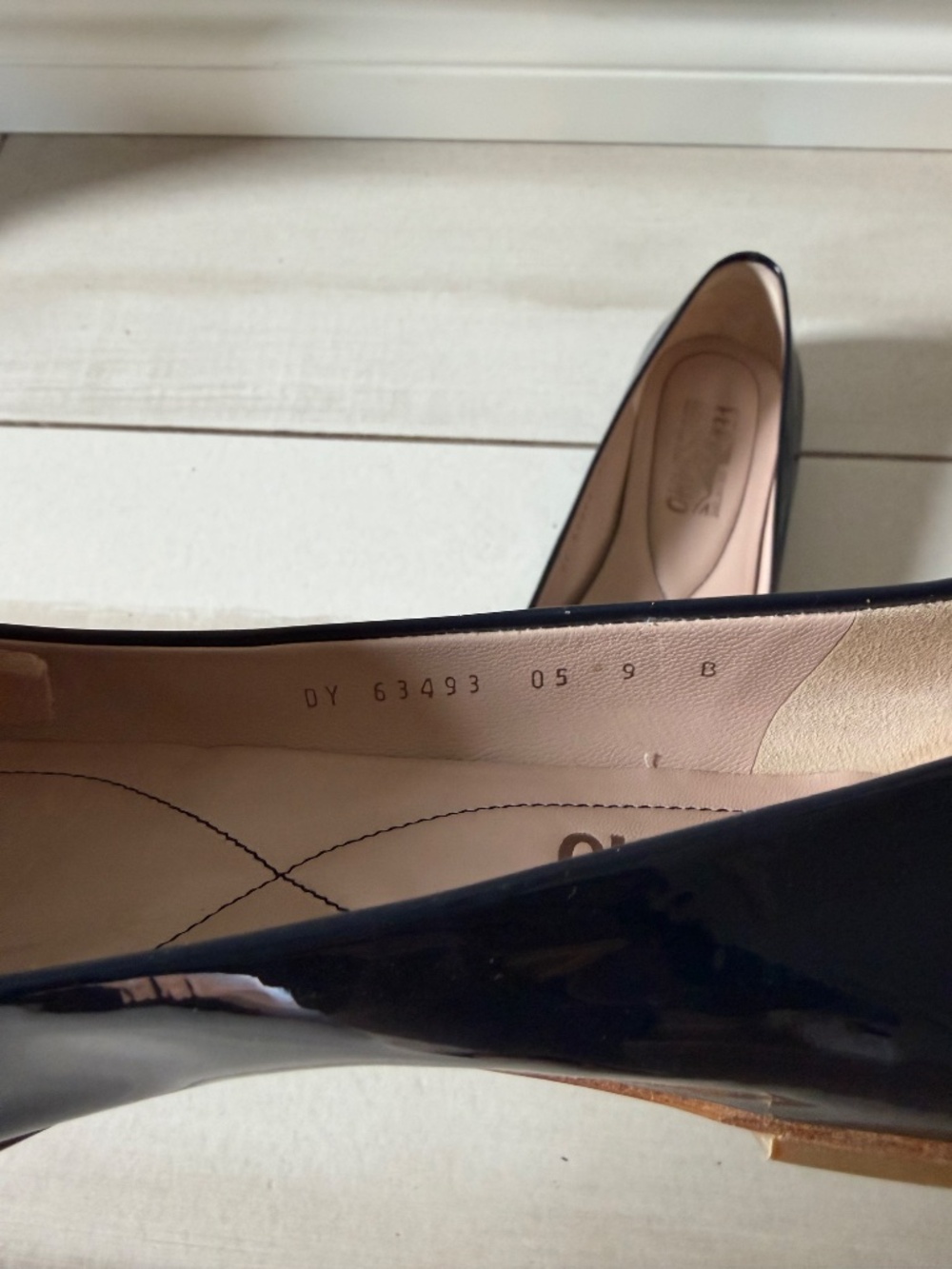Salvatore Ferragamo Varina Navy Patent Leather Bow Flats - Size 9 B - Picture 2 of 4